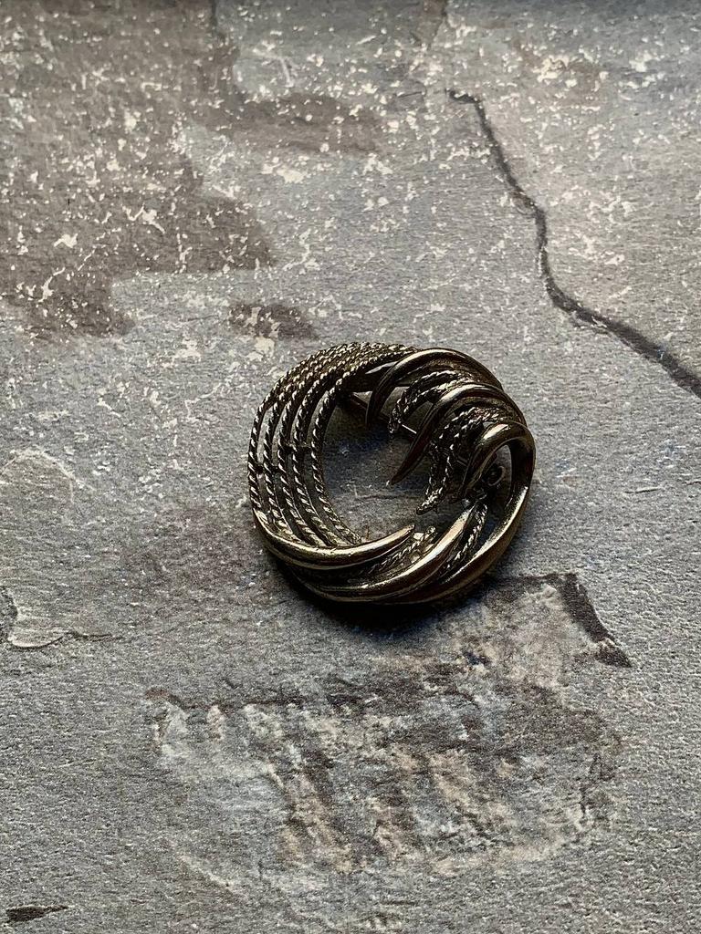 Винтажная брошь «Волна»