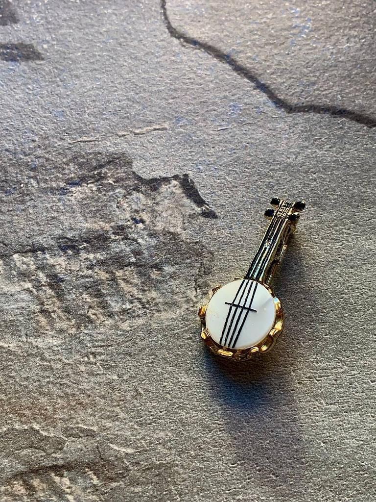 Винтажная брошь «Домра»