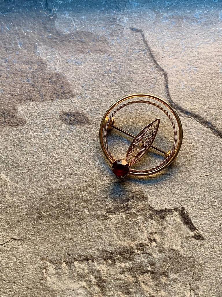 Винтажная брошь «Рубин»