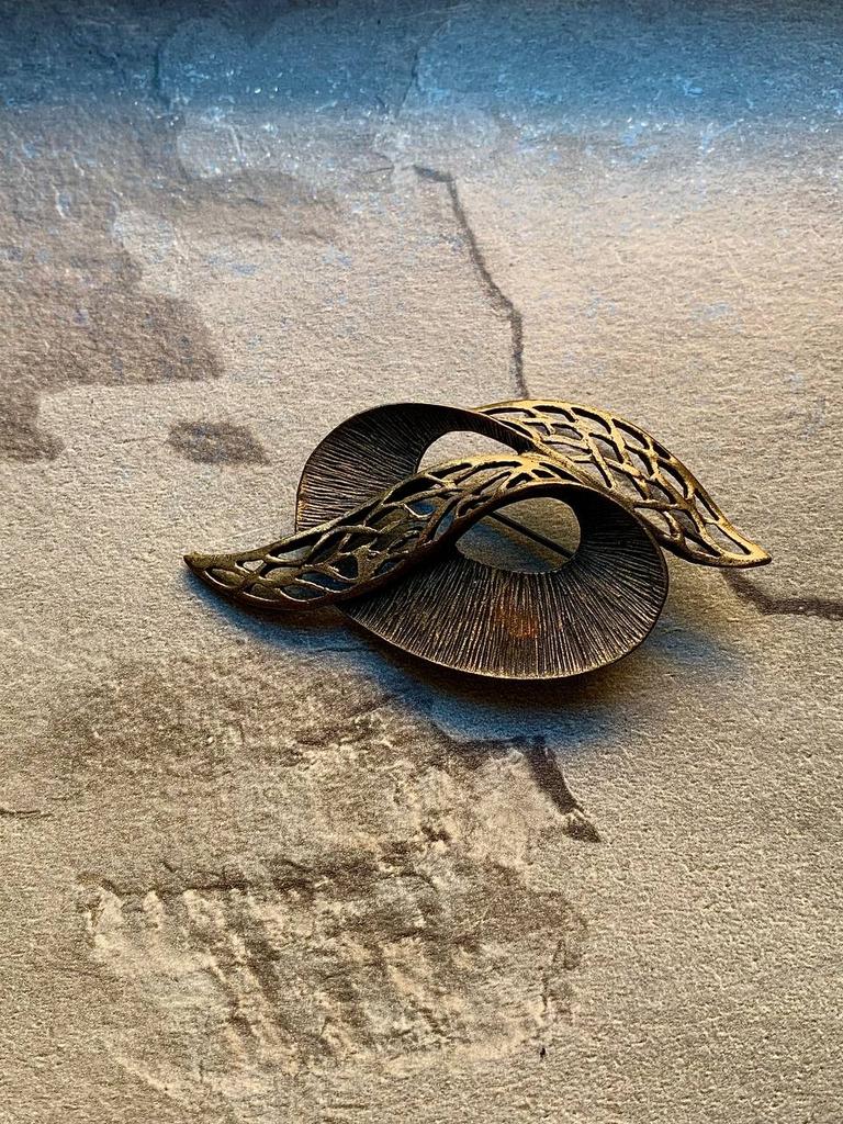 Винтажная брошь «Интересная»