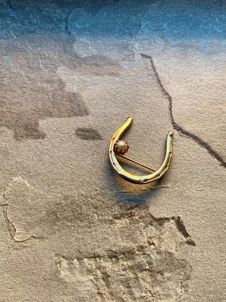 Винтажная брошь «Подковка»