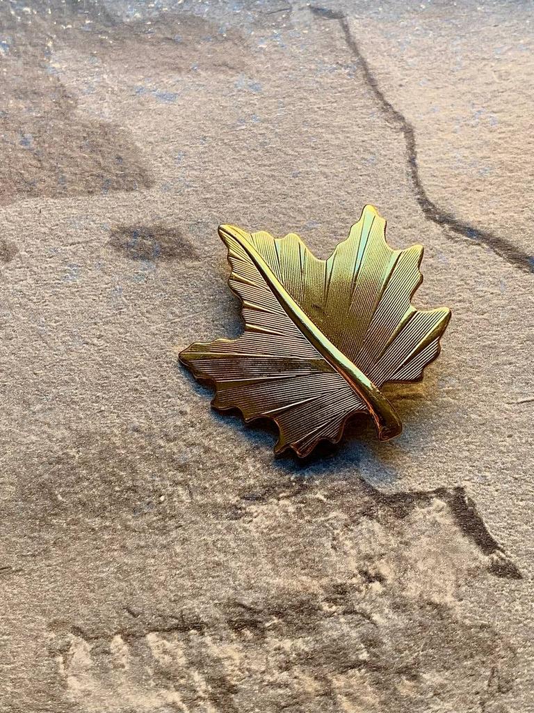 Винтажная брошь «Листочек-1»