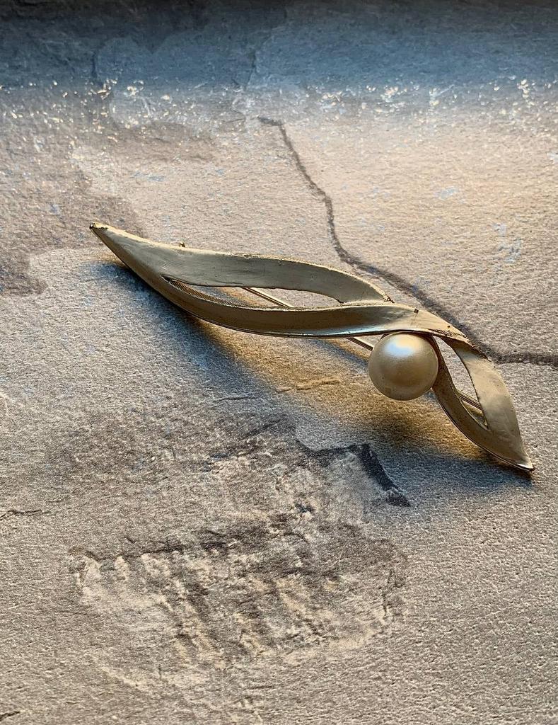 Винтажная брошь «White», Coro