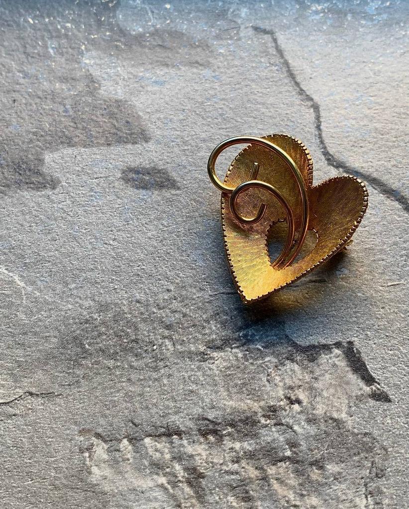 Винтажная брошь «Чувства»