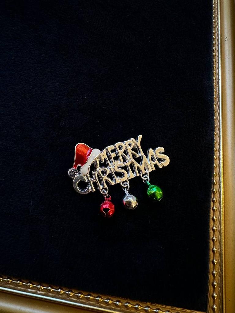 Винтажная брошь с бубенцами