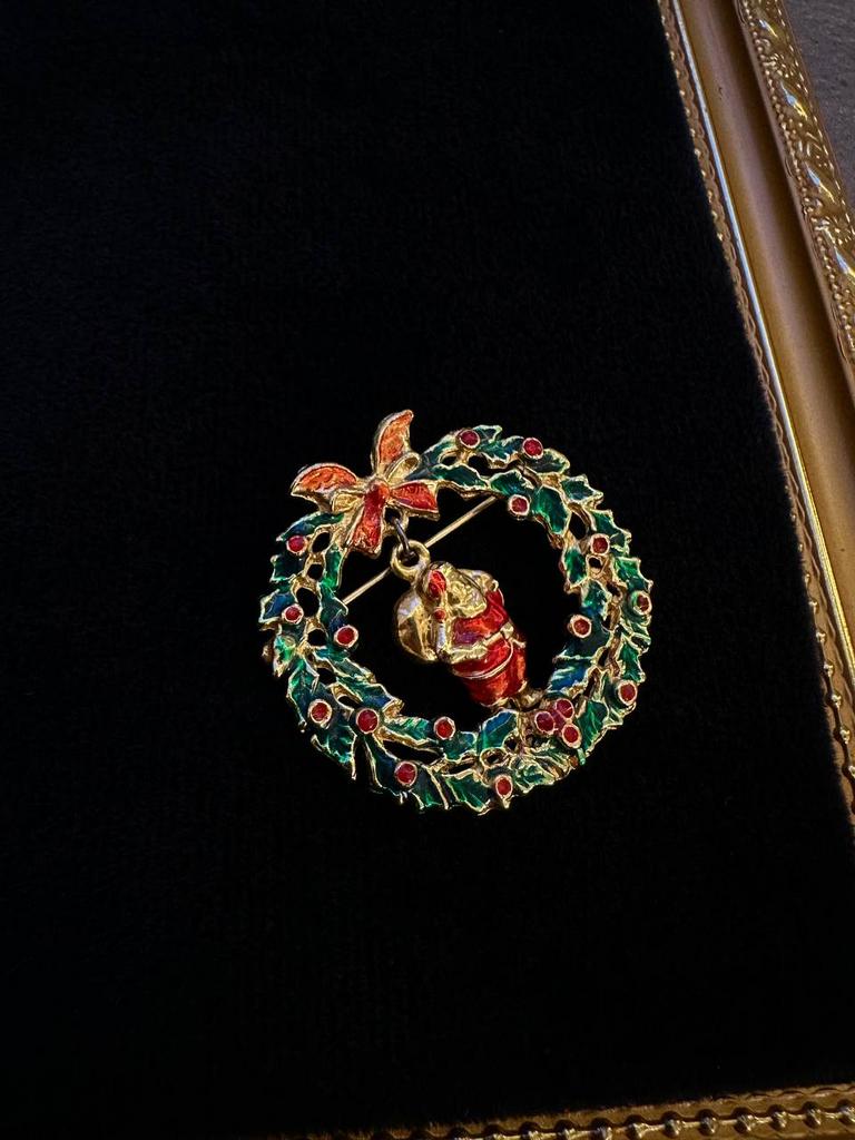 Винтажная брошь с дедушкой Морозом