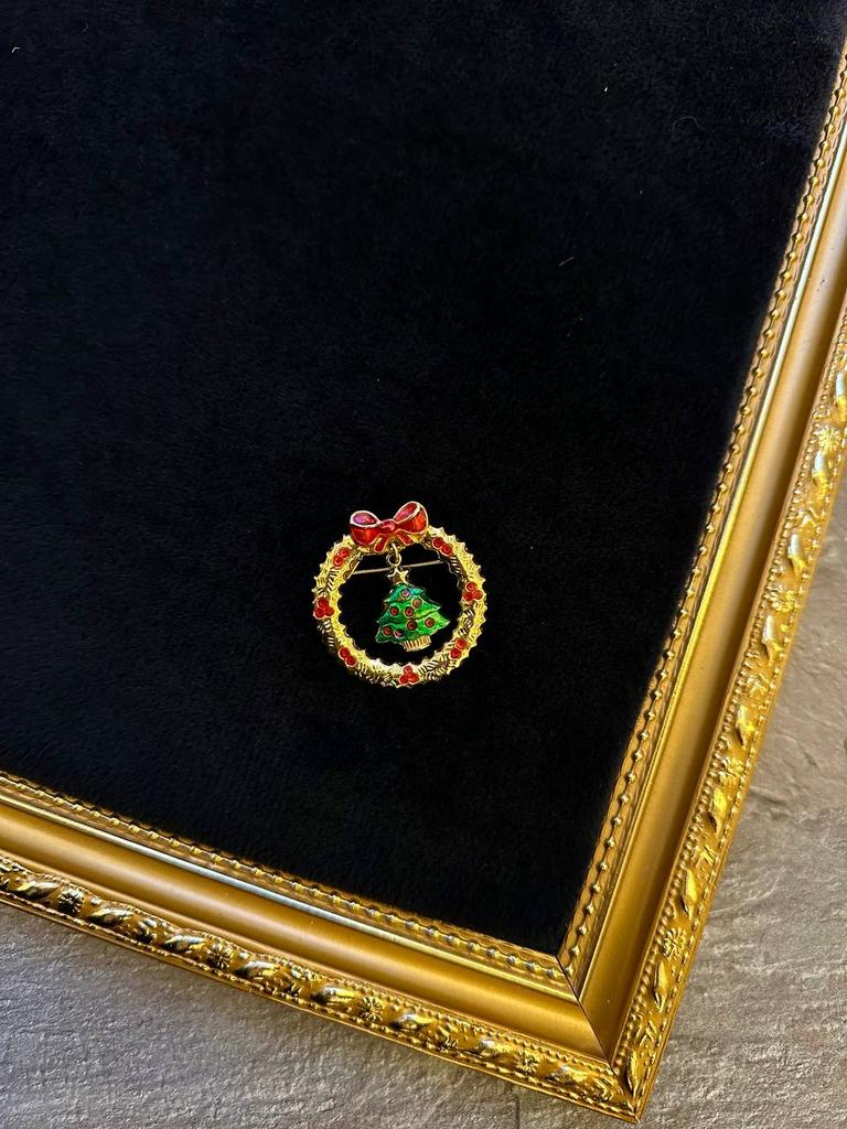 Винтажная брошь «Венок с ёлочкой»