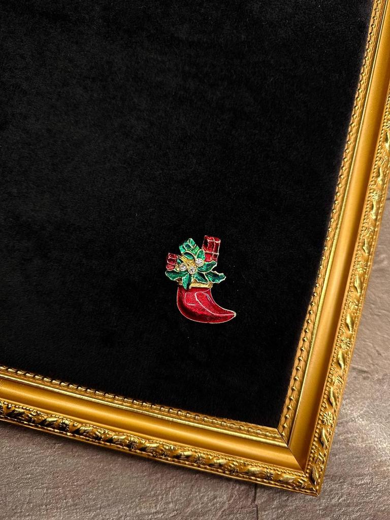 Винтажная брошь «Носочек»