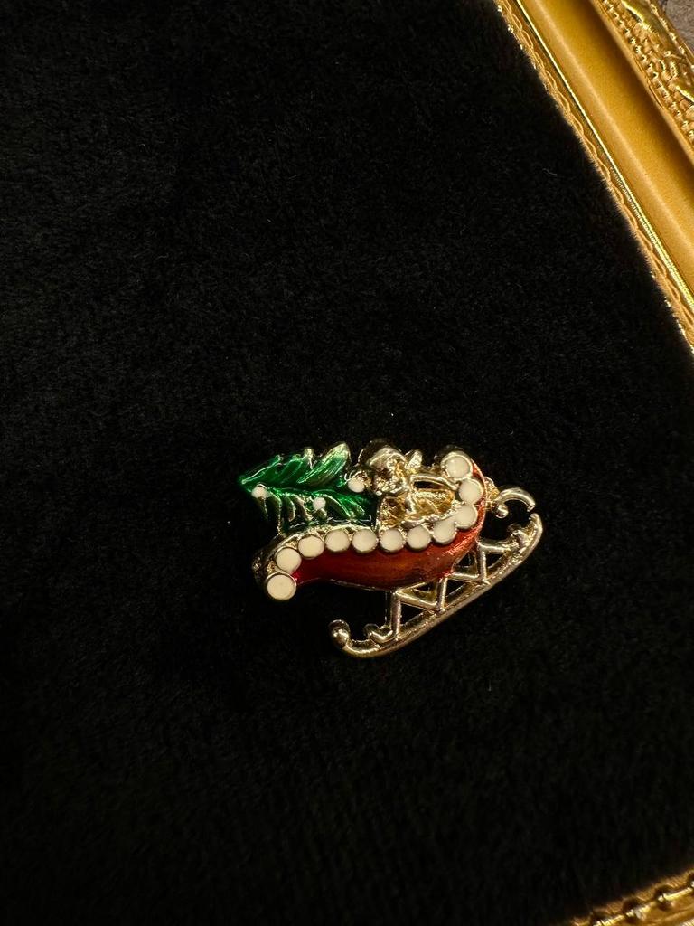 Винтажная брошь «Сани»