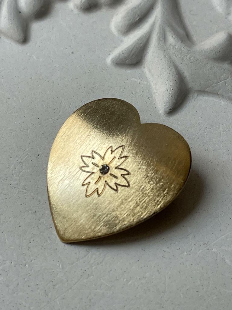 Винтажная брошь «Сердце с цветком»