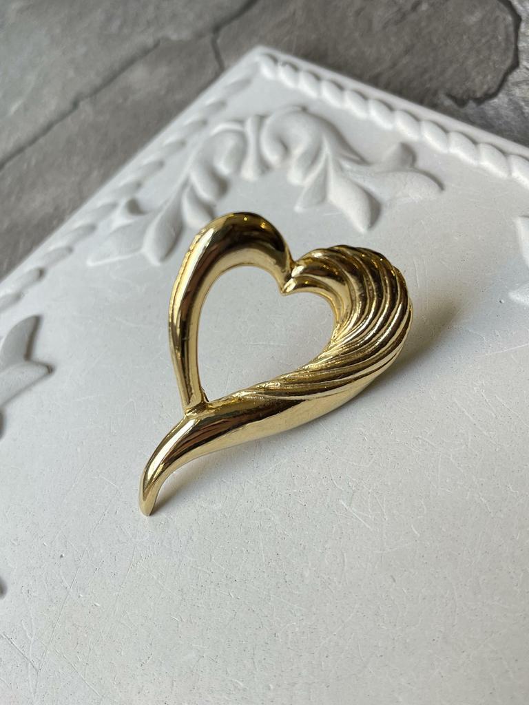 Винтажная брошь «Сердце с узором»
