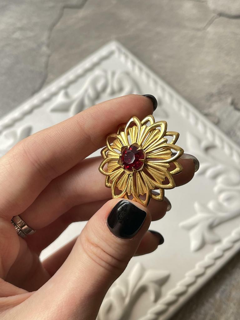 Винтажная брошь «Яркий камень»