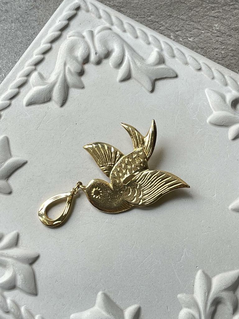 Винтажная брошь «Птичка с капелькой»