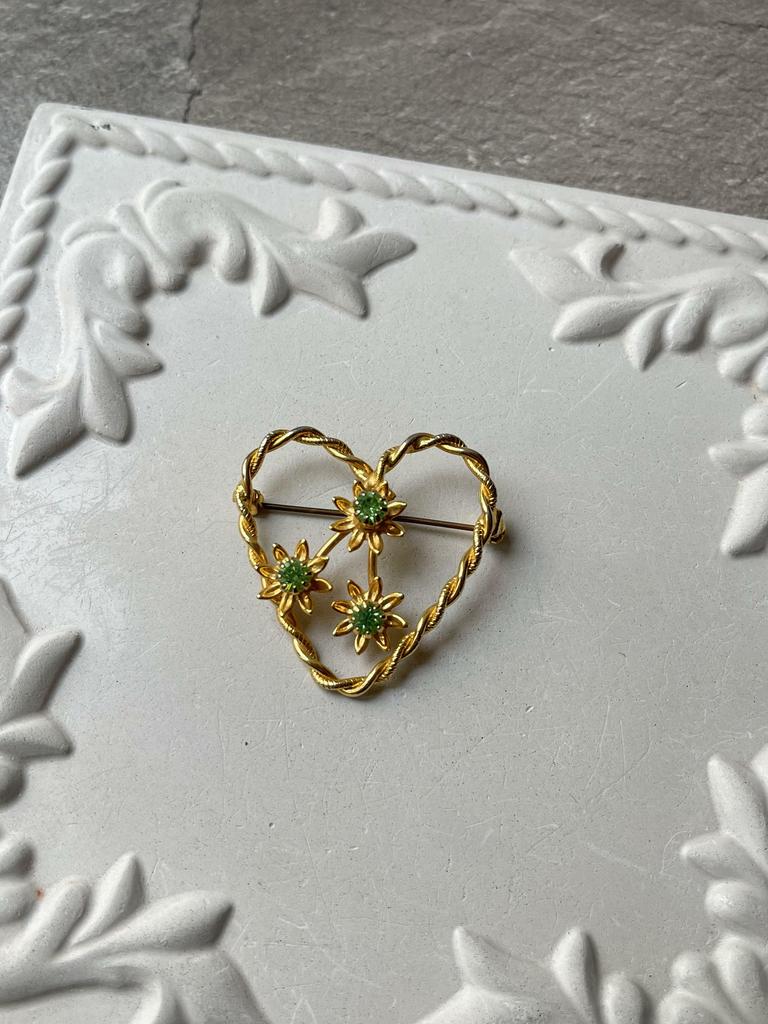 Винтажная брошь «Сердце с цветами»
