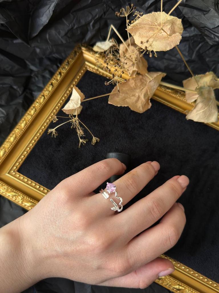 Кольцо « Завитки с сердцем» регулируемое