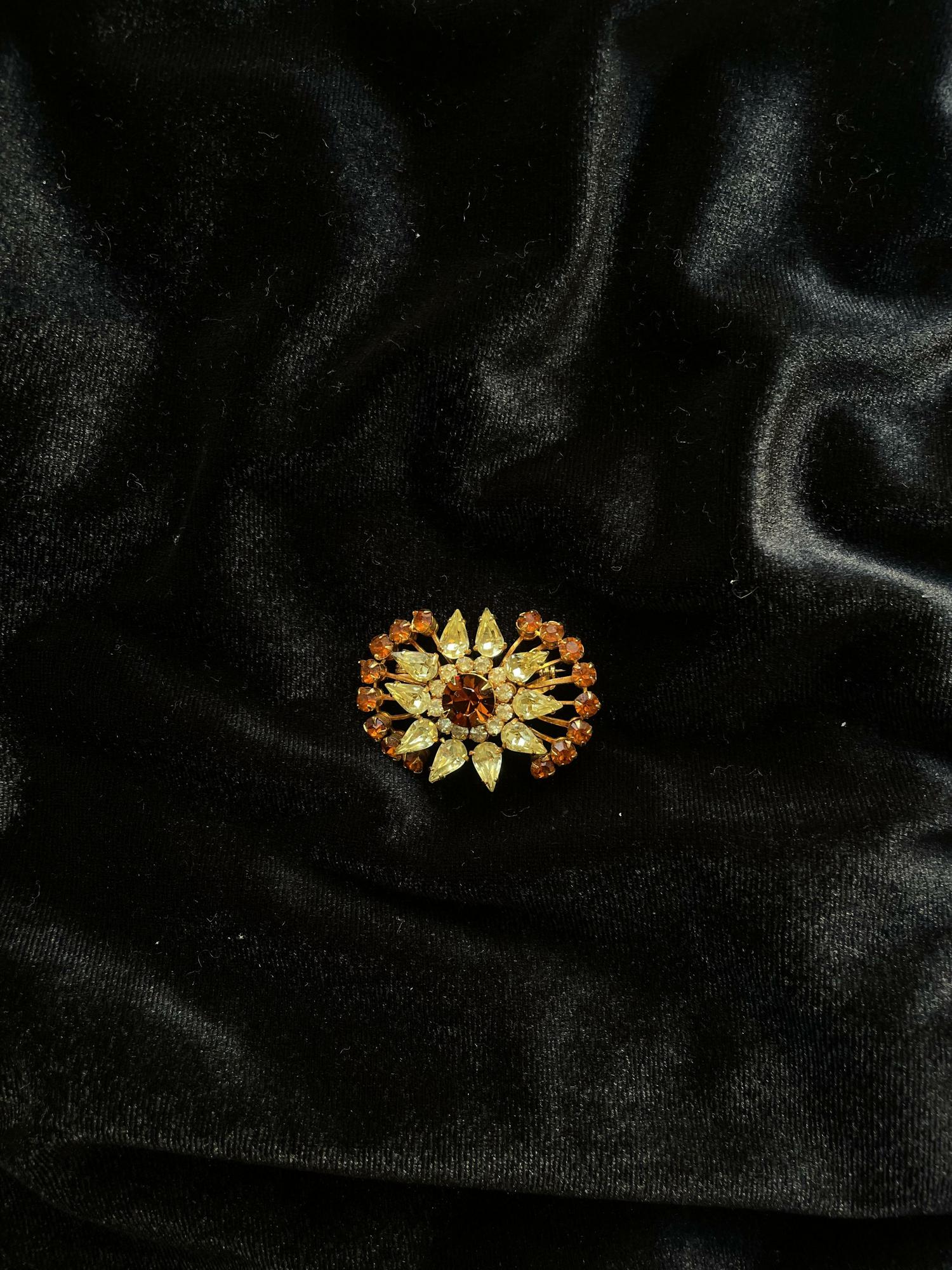 Винтажная брошь «Весенний салют»