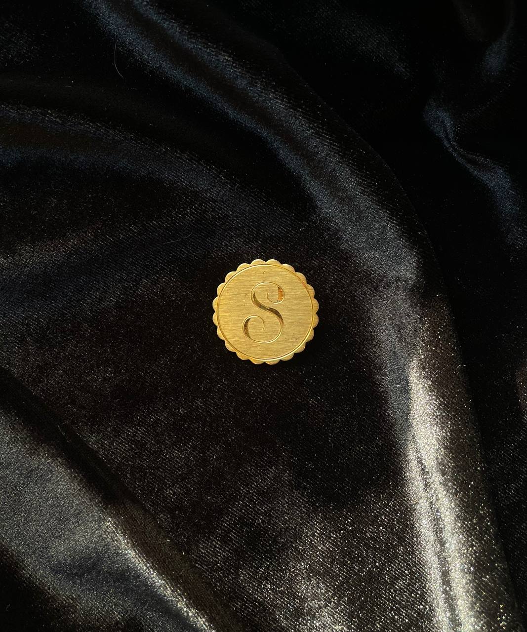 Винтажная брошь «S»