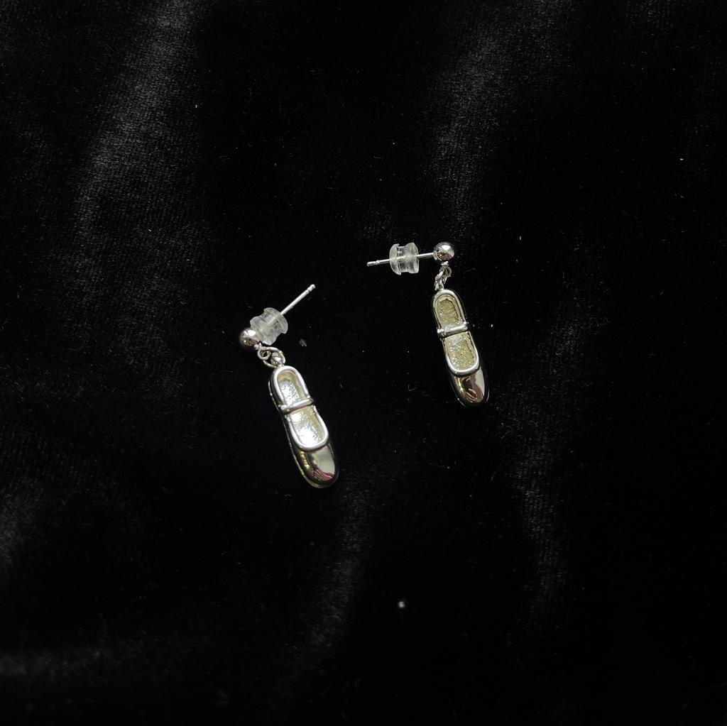 Серьги «Пуанты» в серебряном оттенке