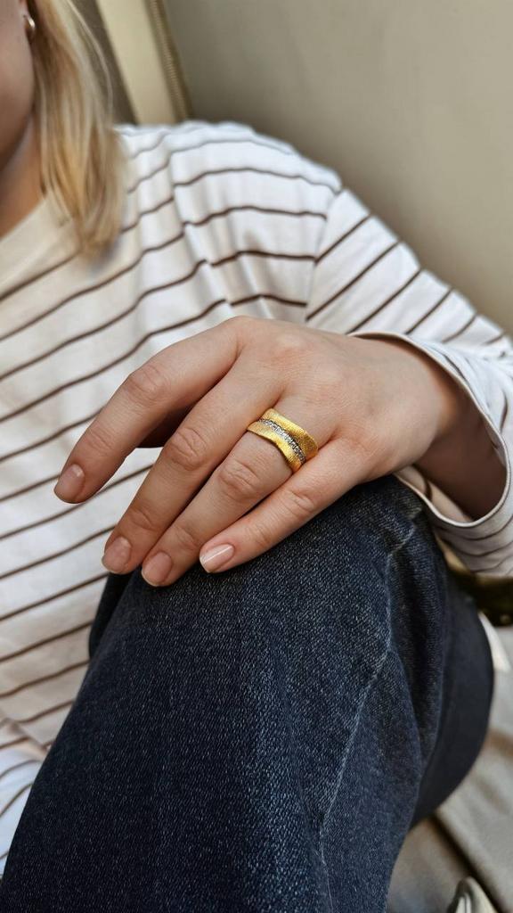 Кольцо «Осенний лист» в золотом оттенке регулируемое