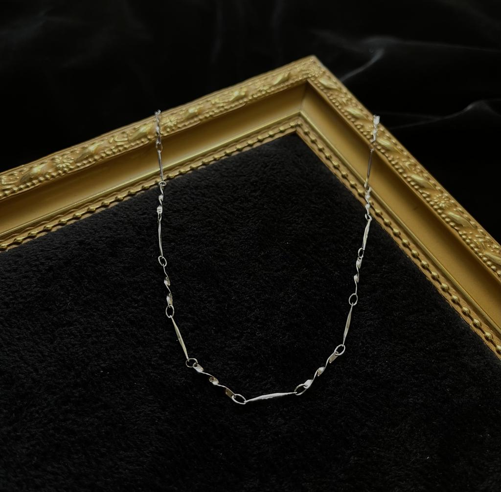 Колье «Нить»