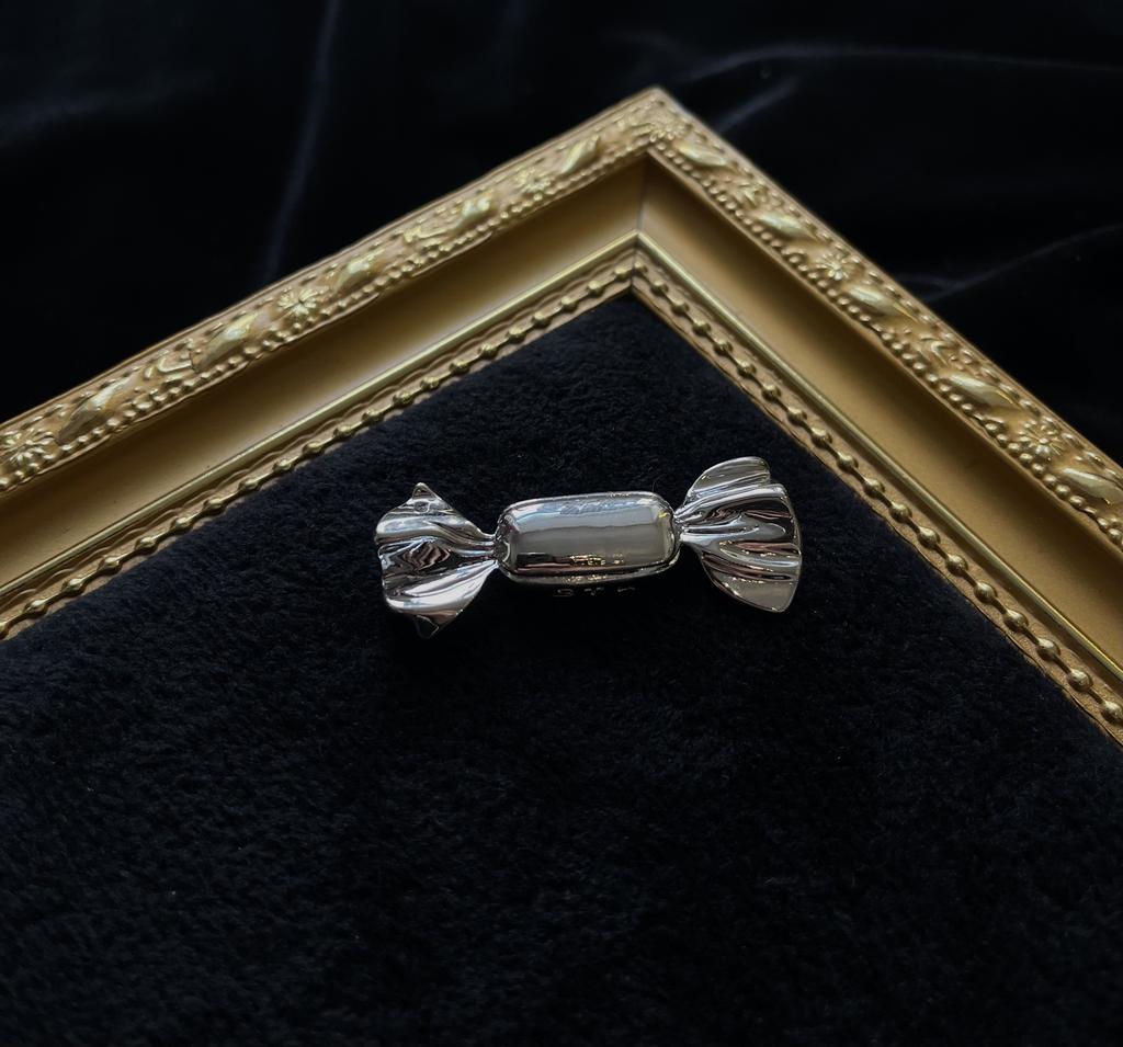 Брошь «Бонбон» в серебристом оттенке