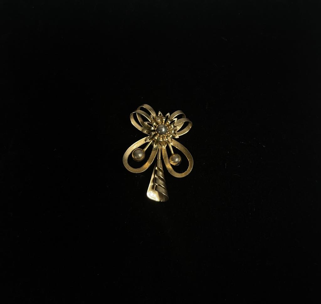 Винтажная брошь «Необычный цветок»