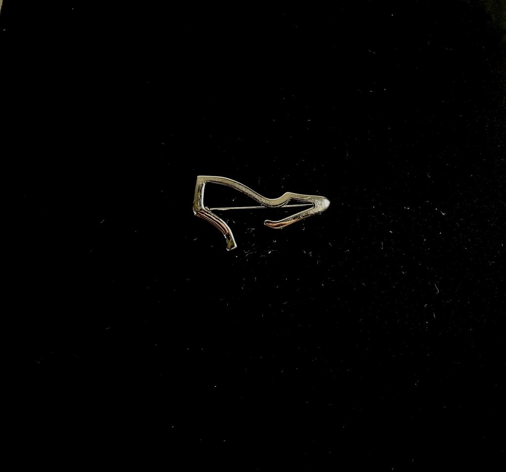 Винтажная брошь «Железная леди»