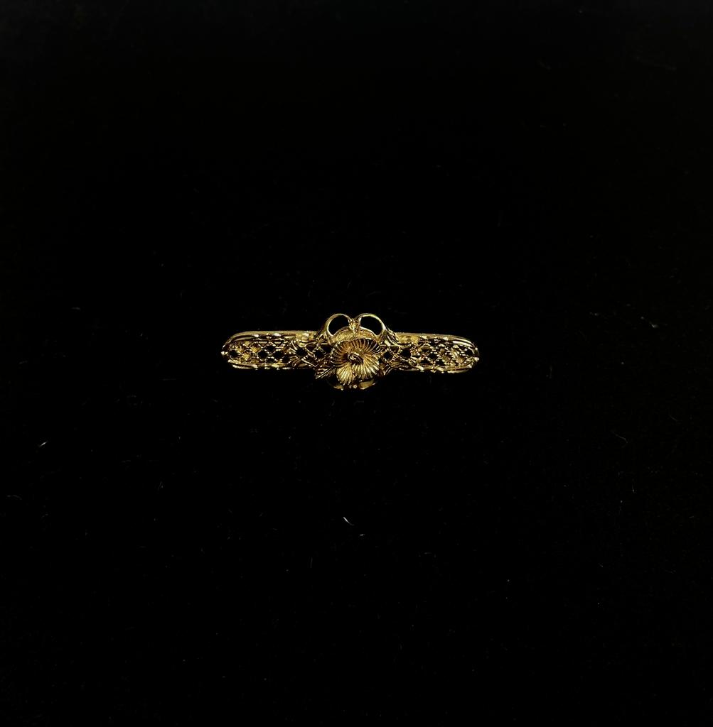 Винтажная брошь «Кокетка»