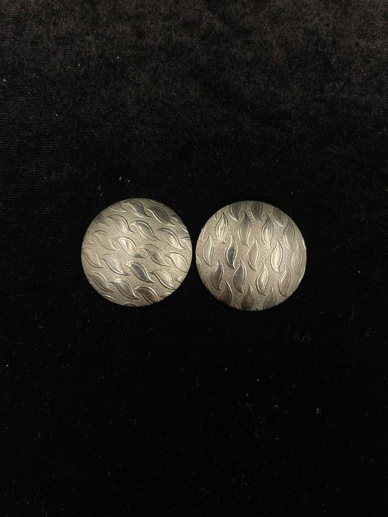 Винтажные клипсы «С резьбой» в серебряном оттенке