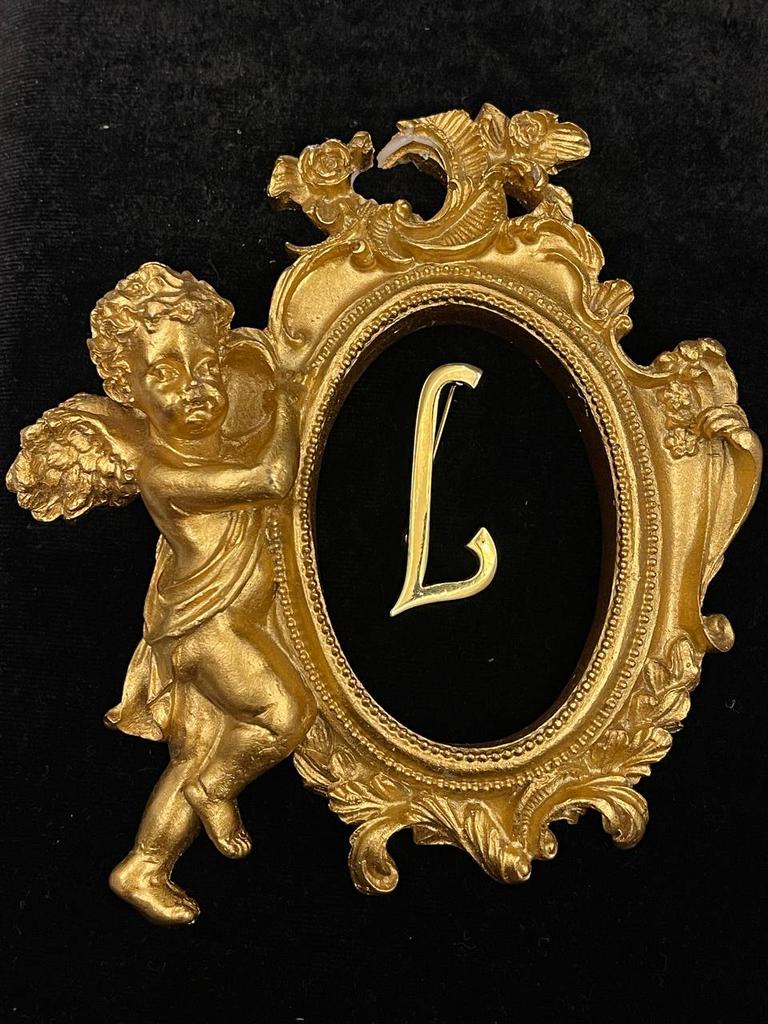 Винтажная брошь буква имени