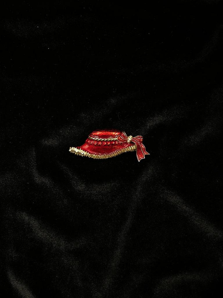Винтажная брошь «Шляпка» красная