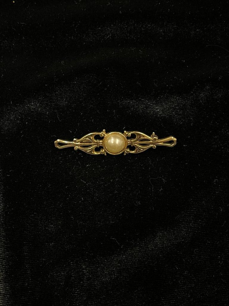 Винтажная брошь резная «С одной жемчужинкой»