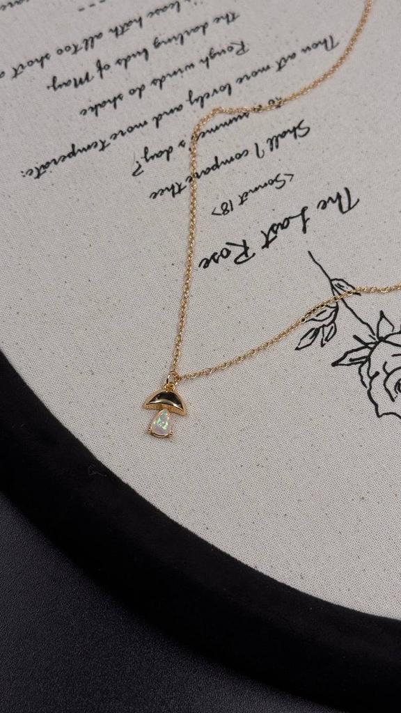 Кулон «Грибочек с камнем»