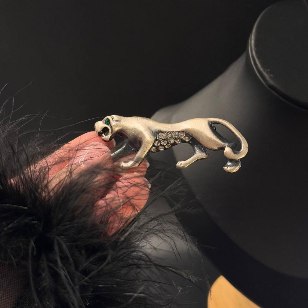 Винтажная брошь "Diamond jerk"