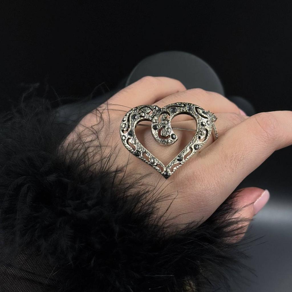 Винтажная брошь"Застуженное сердце"