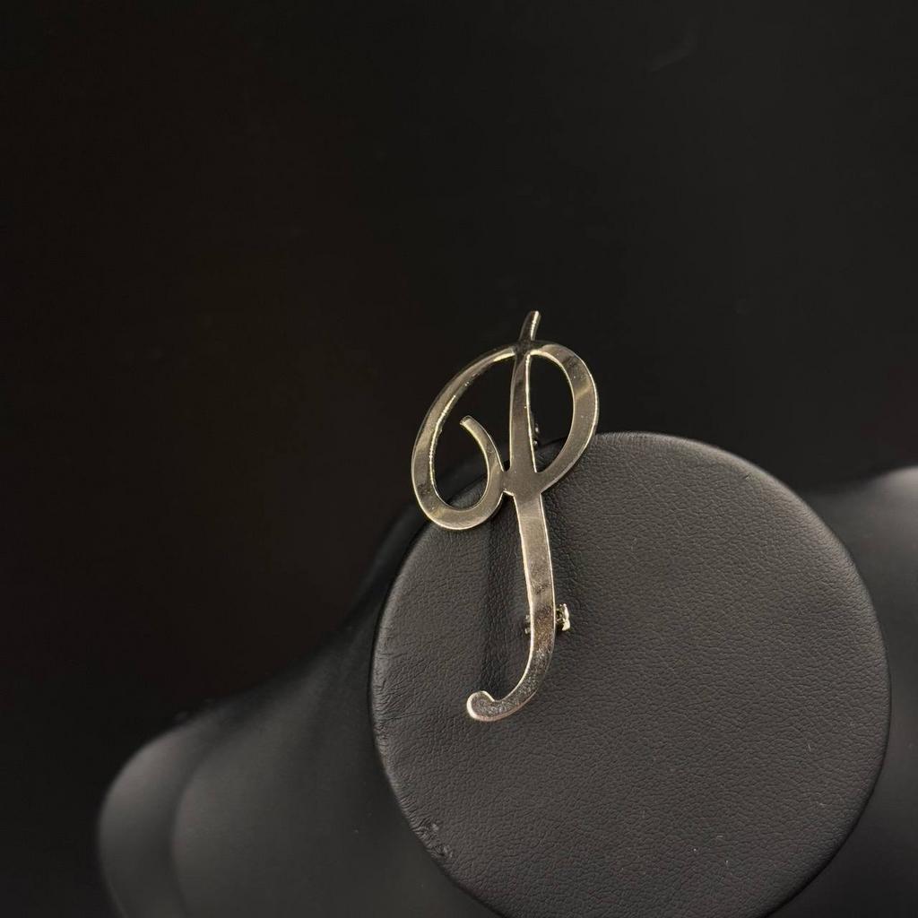 Винтажная брошь "Инициал Р"