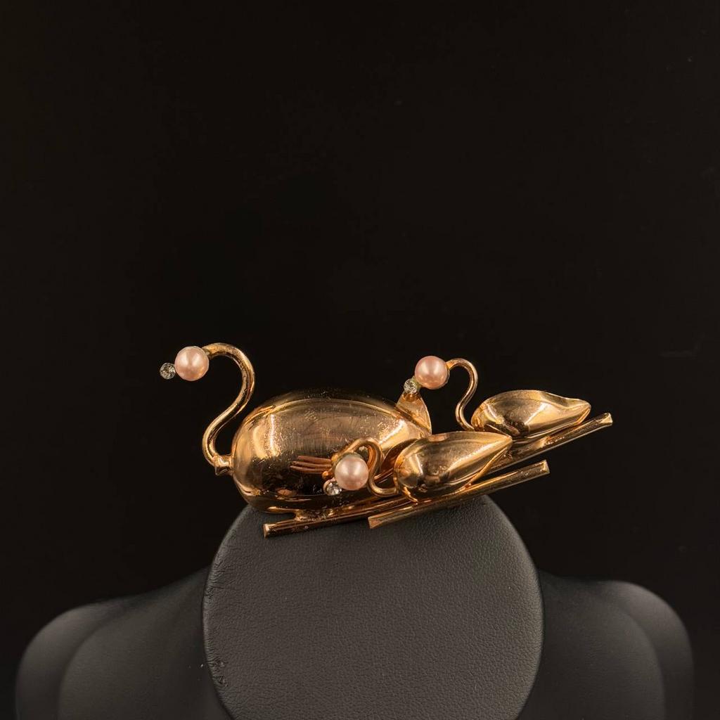 Винтажная брошь"Family on the weekend"