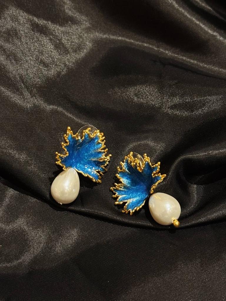 Серьги «Танец лепестков» с синей эмалью