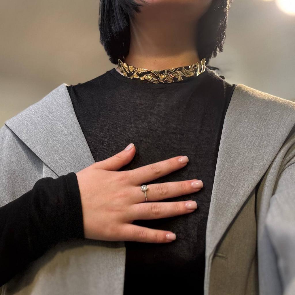 Колье 'Пол-это лава"