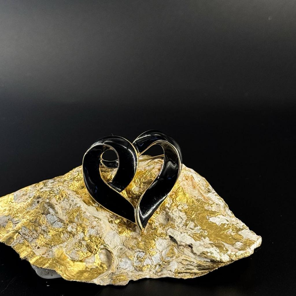 Винтажная брошь "Сердце с эмалью"