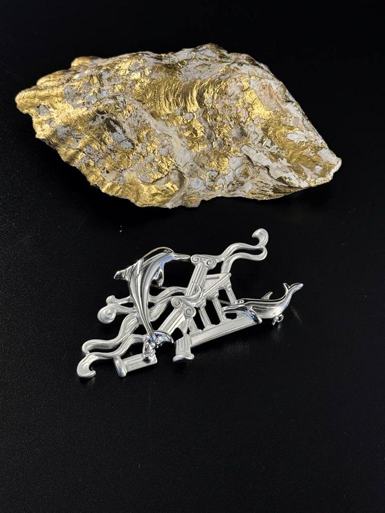 Винтажная брошь "Дельфины" AJC