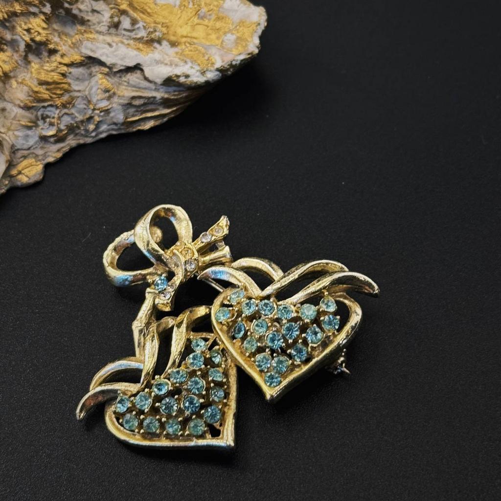 Винтажная брошь "Бутоны старого сада"