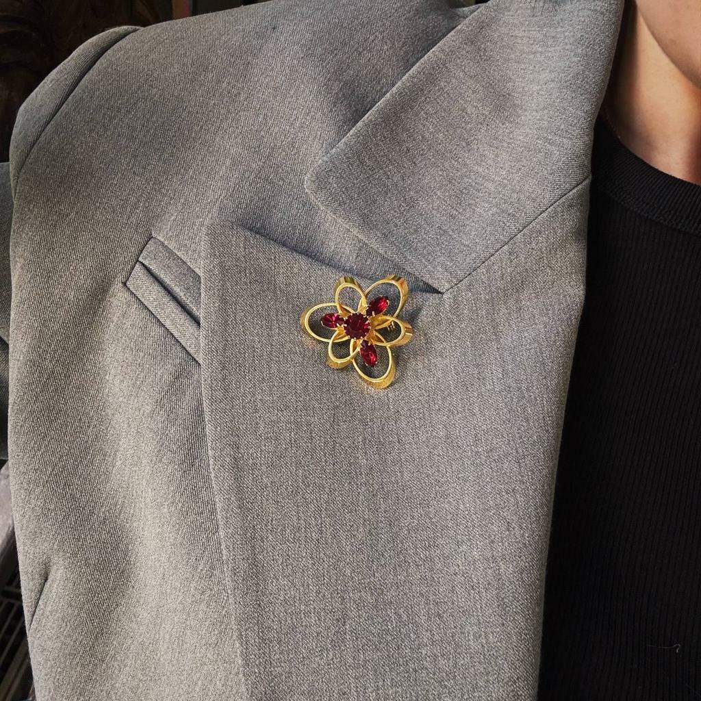 Винтажная брошь "Вдохновение эпохи"