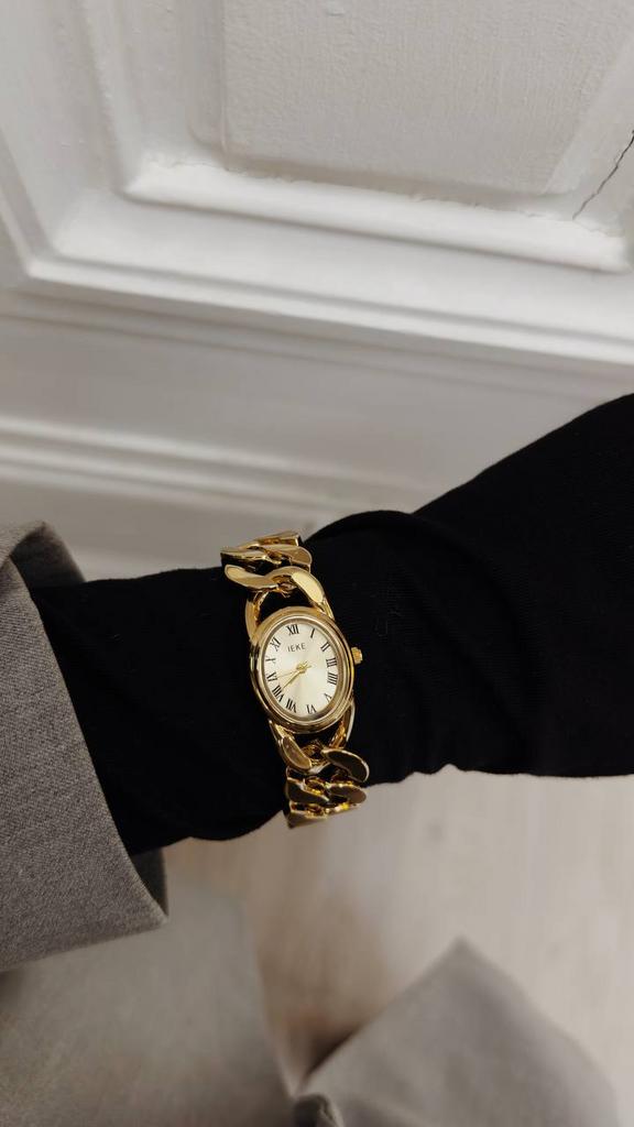 Часы "Акцентная цепь"