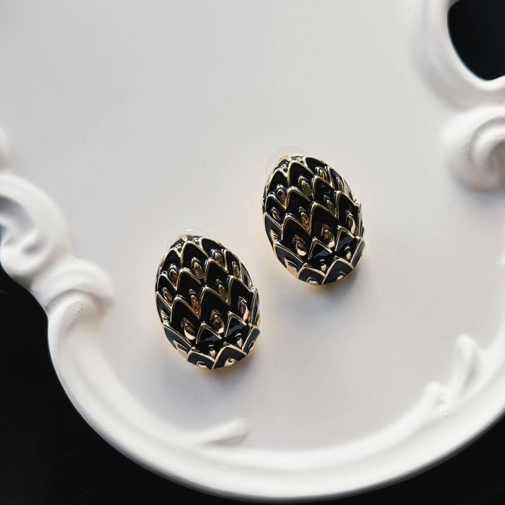 Серьги "Мадам ретро" в чёрном оттенке
