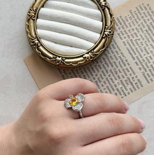 Кольцо «Драгоценный цветок» 17 размер