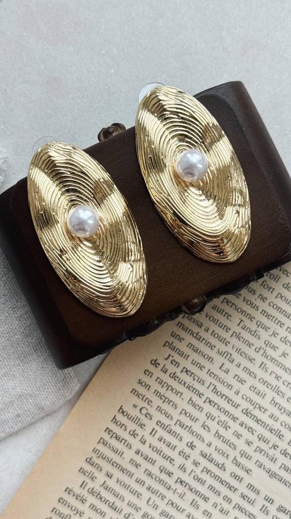 Серьги "Ось истины", с золотым оттенком.