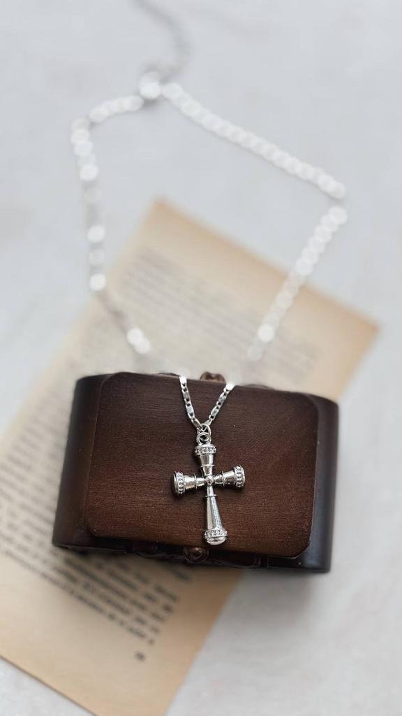 Подвеска с крестом "Элегия" в серебряном оттенке