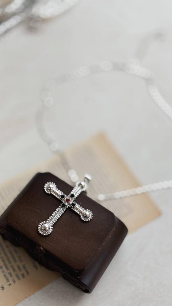 Подвеска с крестом "Аура изящества"