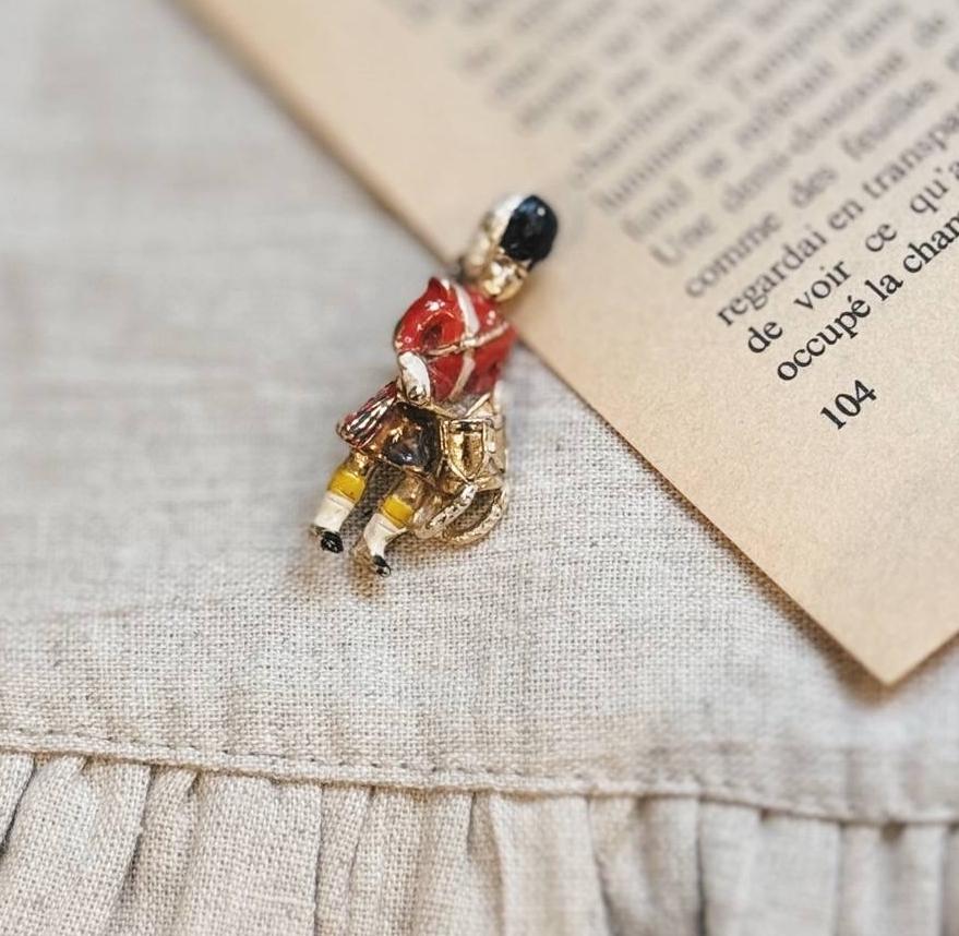 Винтажная брошь «Гвардеец» 80е годы